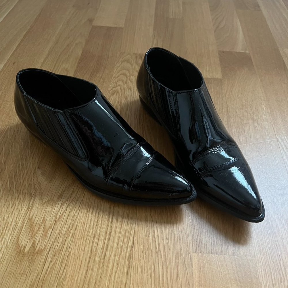 E8 by Miista Black Loafer